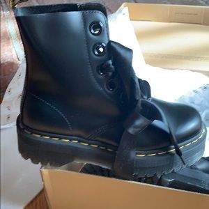 Dr. Martens Molly Platform Quad Retro